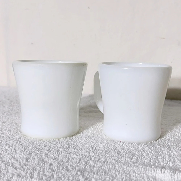 Vintage Federal Heat Proof Milk Glass Mugs x2 - Picture 3 of 10